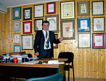 Велики рад и исто таква признања: Драан Радаковић у свом привременом београдском кабинету